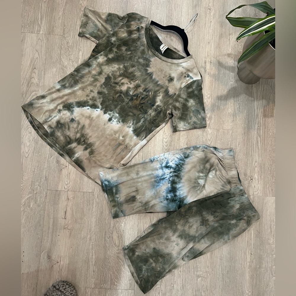 Buttery soft neutral Tye dye biker short set